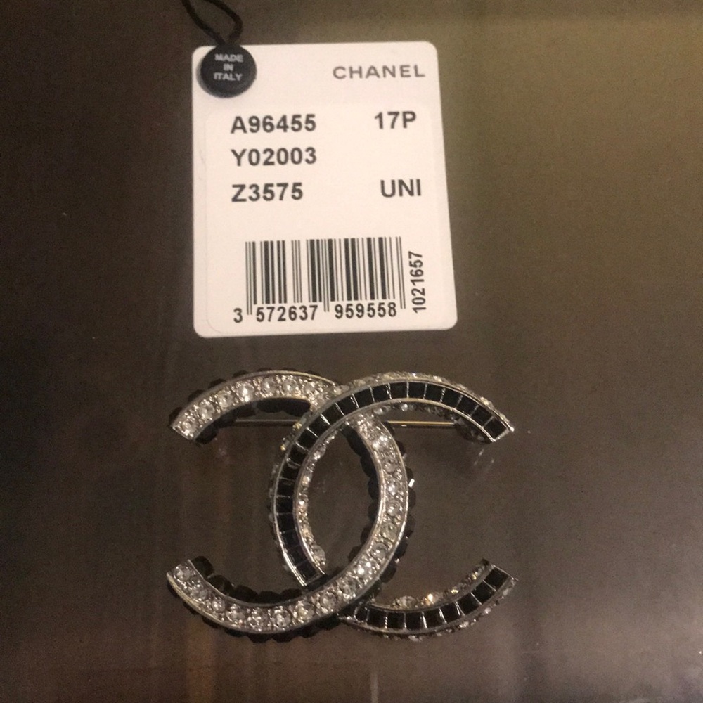 BROOCH CHANEL PIN ON SALE STEAL PRICE
